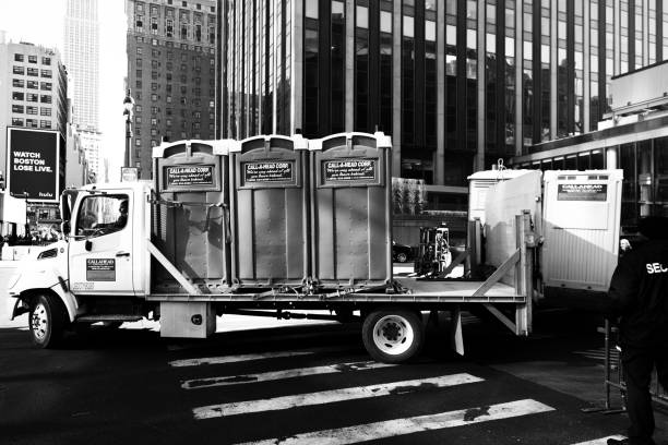 Porta potty delivery and setup in Asbury, IA